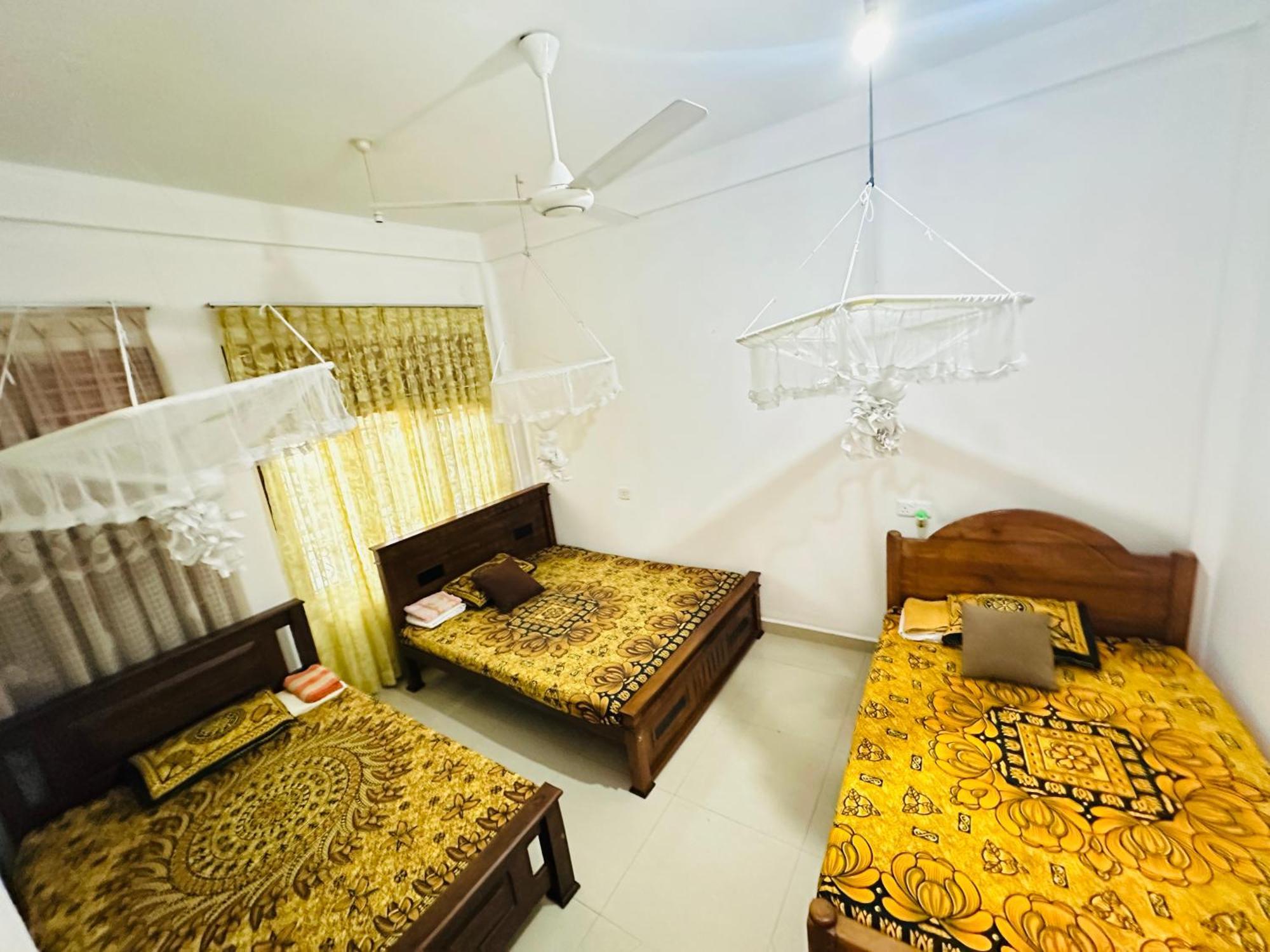 Golden Town Hotel 坦加拉 外观 照片